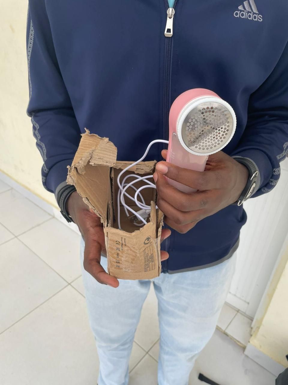 Cliente Lume com o Removedor de Fiapos recebido em Angola